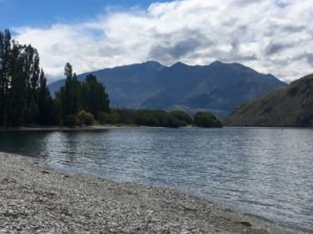 Explore Lake Wanaka by Stand-up Paddleboard